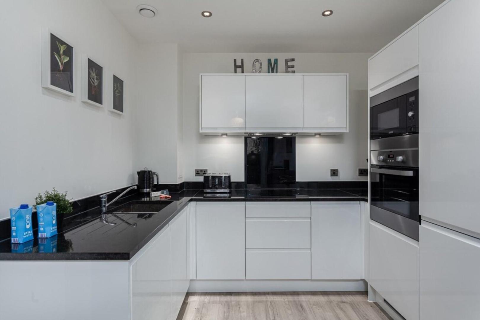 Classy Cricklewood Home ลอนดอน ภายนอก รูปภาพ