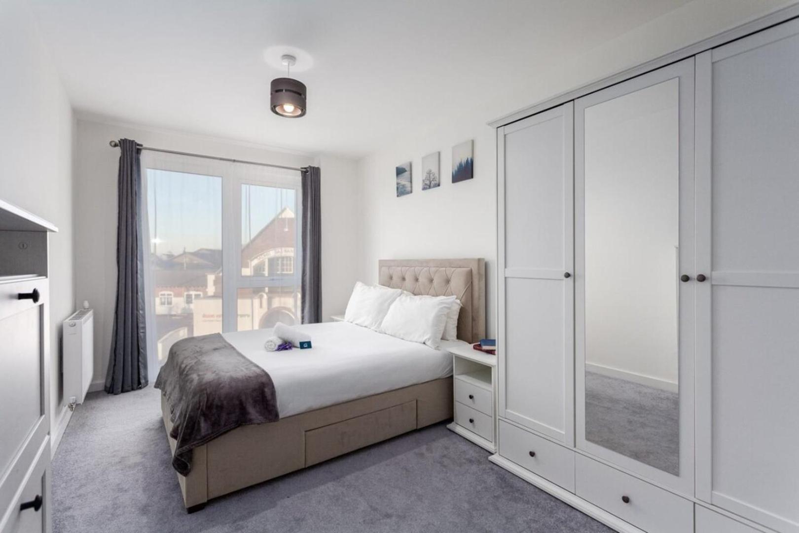 Classy Cricklewood Home ลอนดอน ภายนอก รูปภาพ