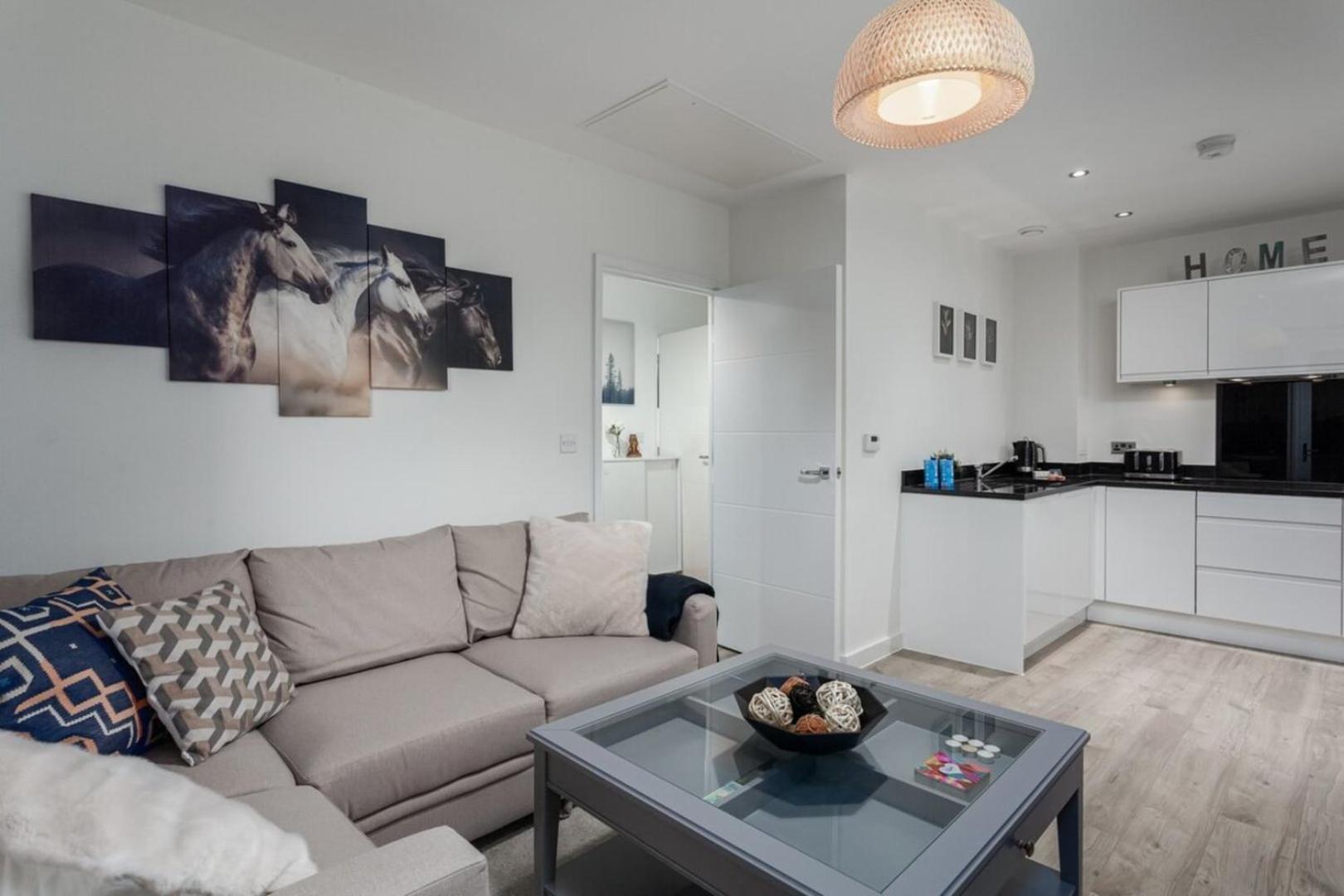 Classy Cricklewood Home ลอนดอน ภายนอก รูปภาพ