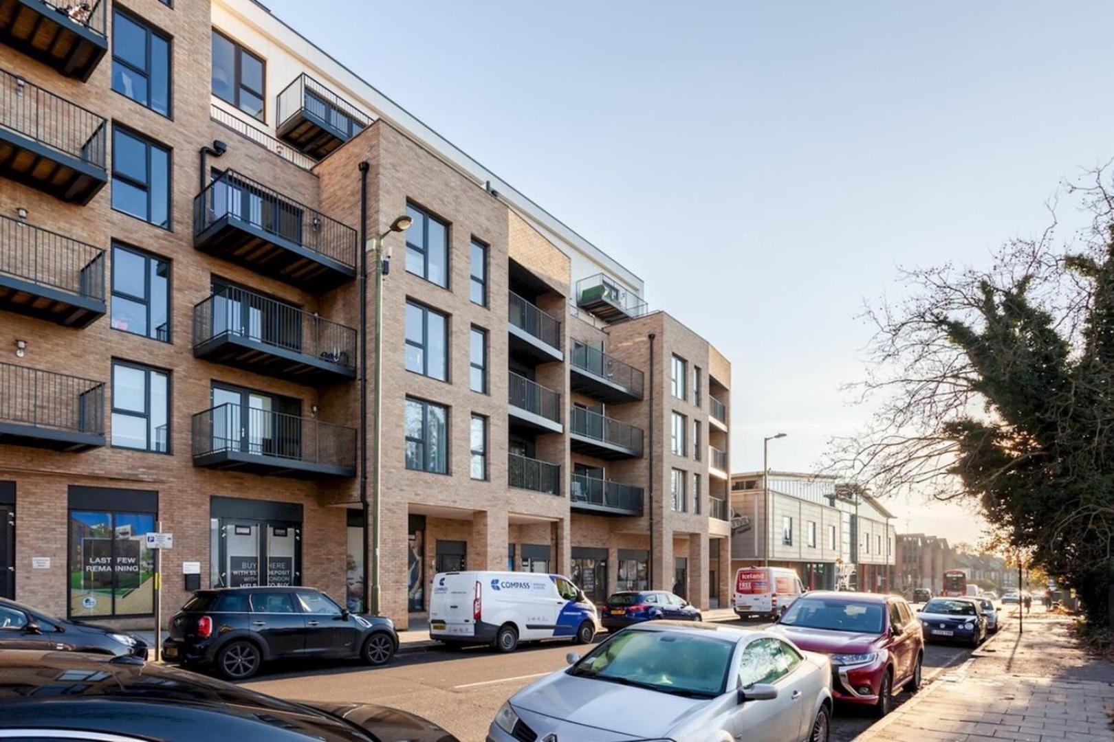 Classy Cricklewood Home ลอนดอน ภายนอก รูปภาพ