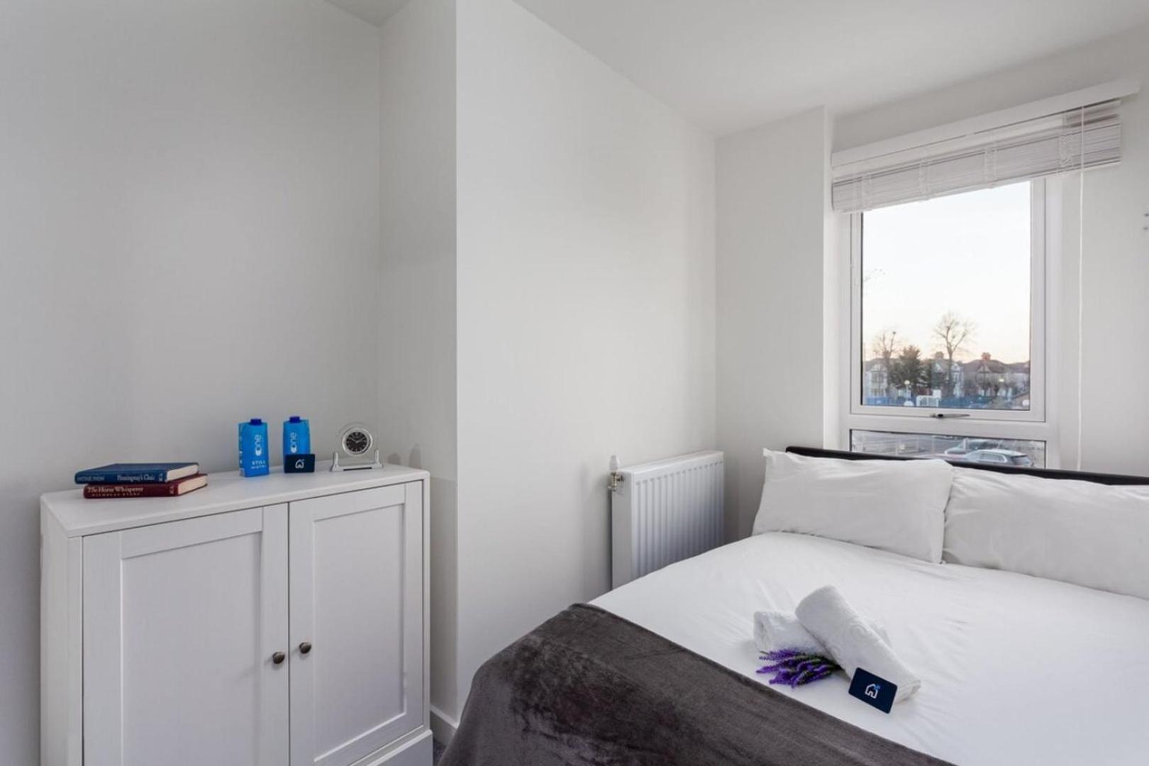 Classy Cricklewood Home ลอนดอน ภายนอก รูปภาพ