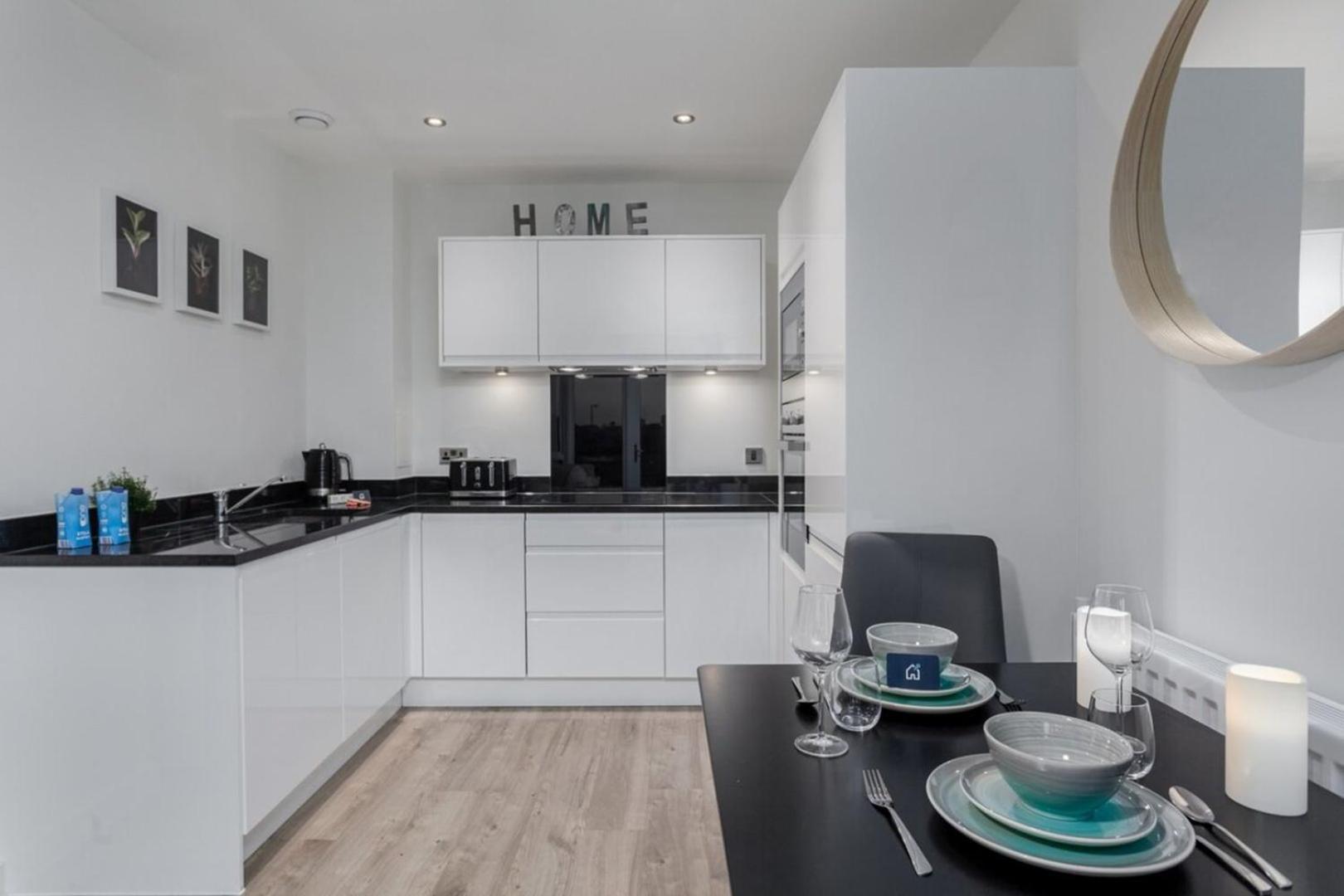 Classy Cricklewood Home ลอนดอน ภายนอก รูปภาพ