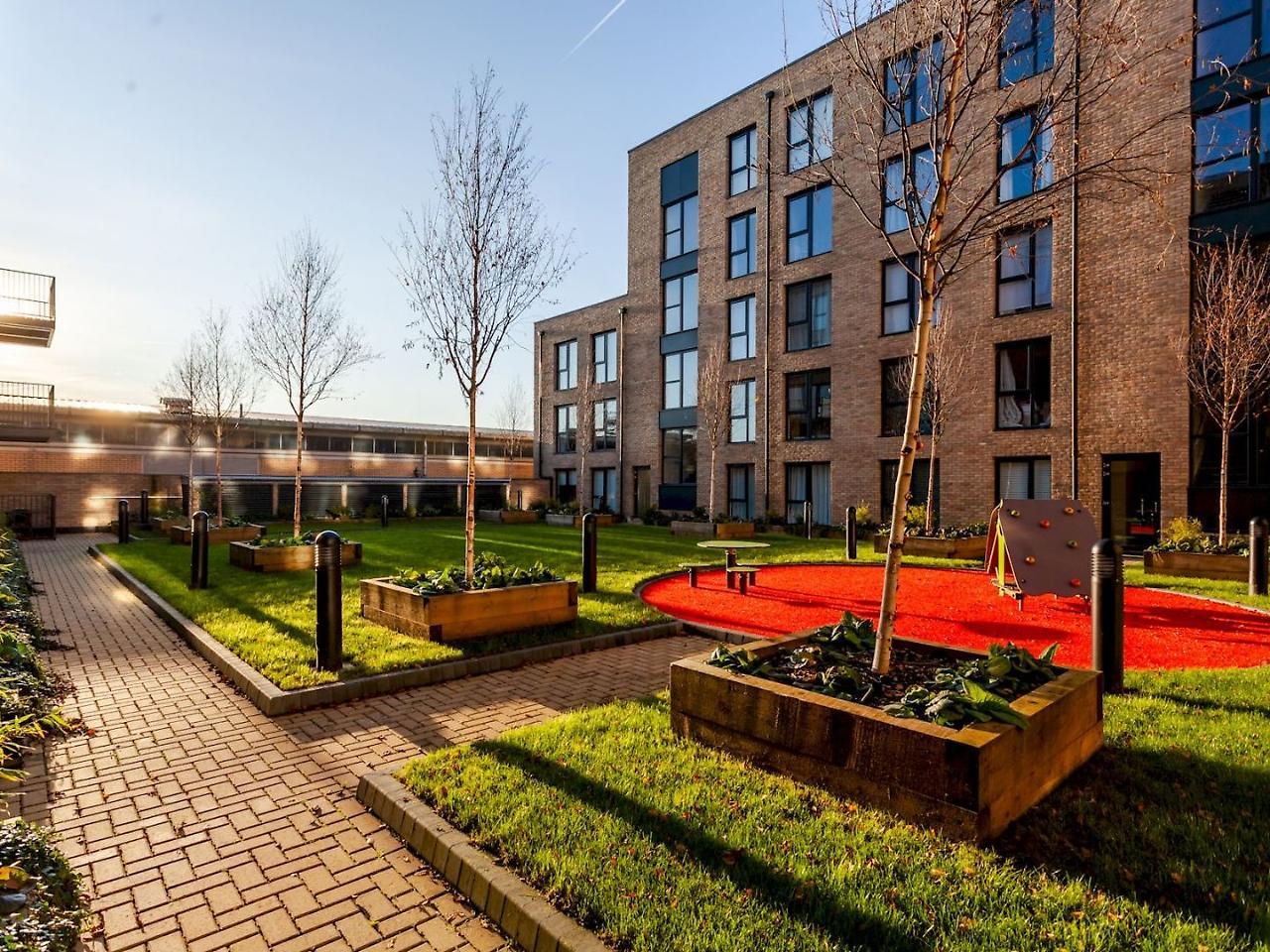 Classy Cricklewood Home ลอนดอน ภายนอก รูปภาพ